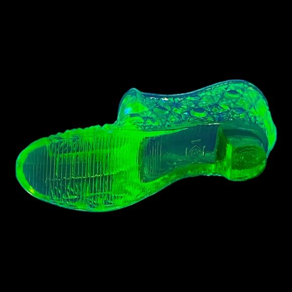 Daisy Button Bow Slipper Shoe Boyd Glass 1993-1998 Tangy Lime Vaseline GLOWS - Picture 11 of 15